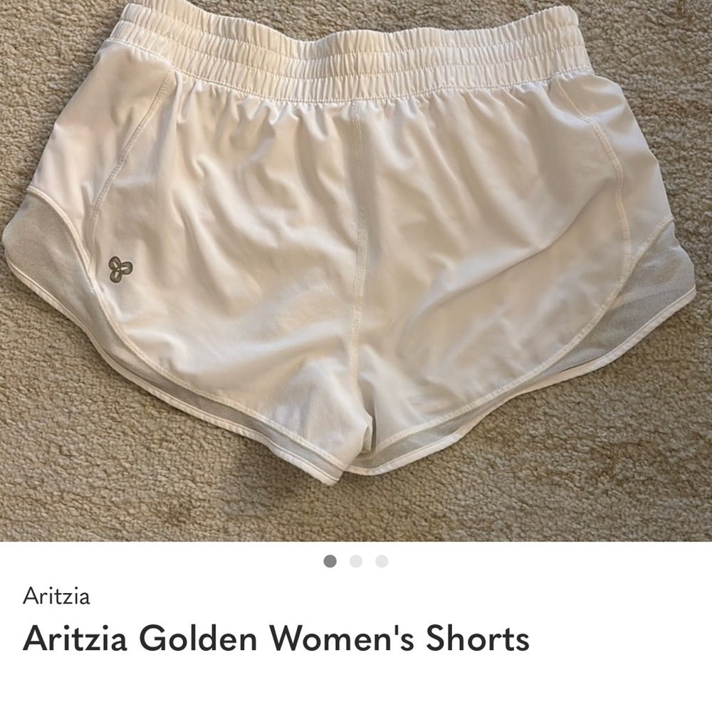 Aritzia Cream Women's Athletic Shorts size small
